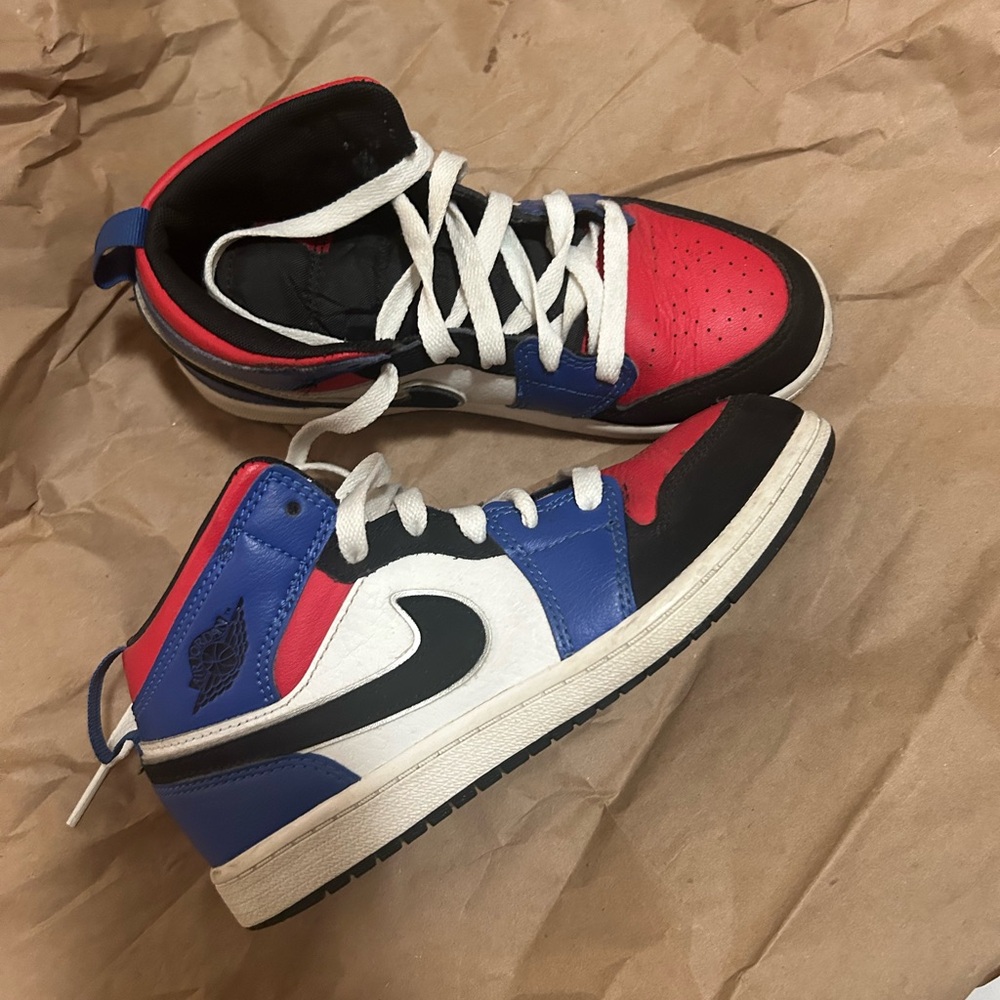 Kids Nike Jordan size 2